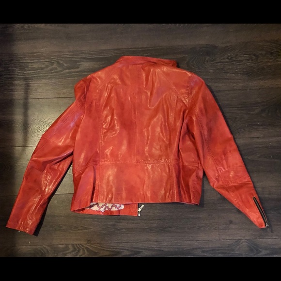 Leather jacket worn but in good condition. - Picture 3 of 5